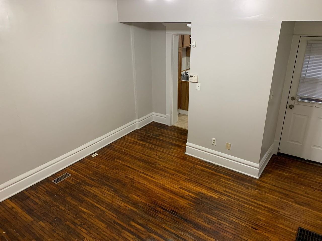 1498 Summit St - Photo 5 of 14