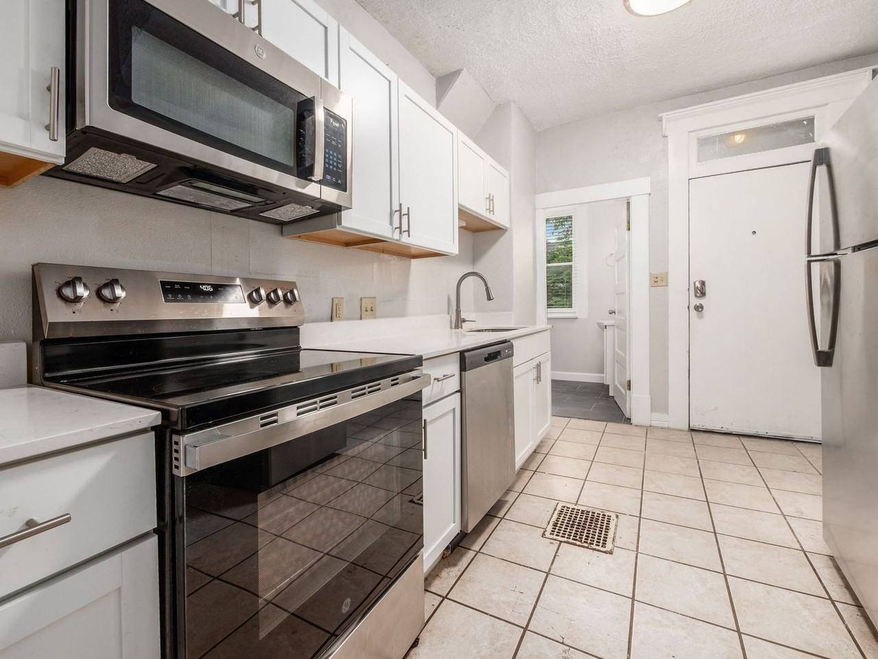233 E Northwood Ave - Photo 2 of 29