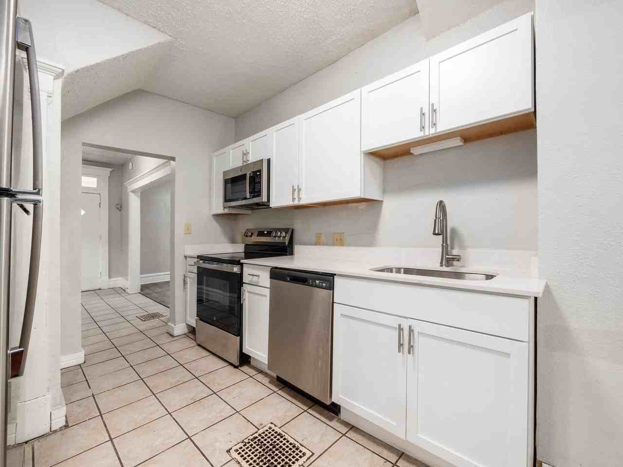 233 E Northwood Ave - Photo 3 of 29
