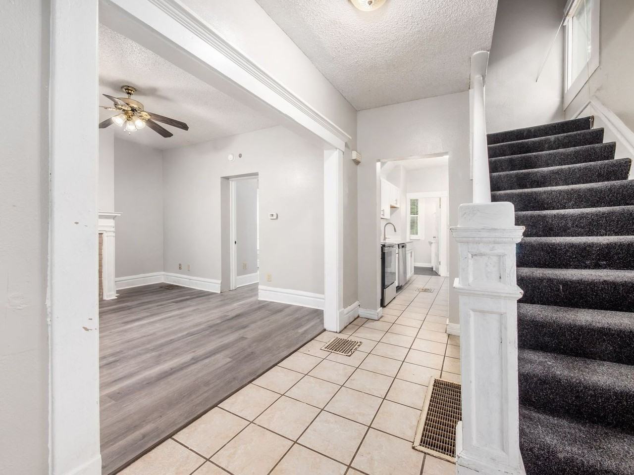 233 E Northwood Ave - Photo 5 of 29