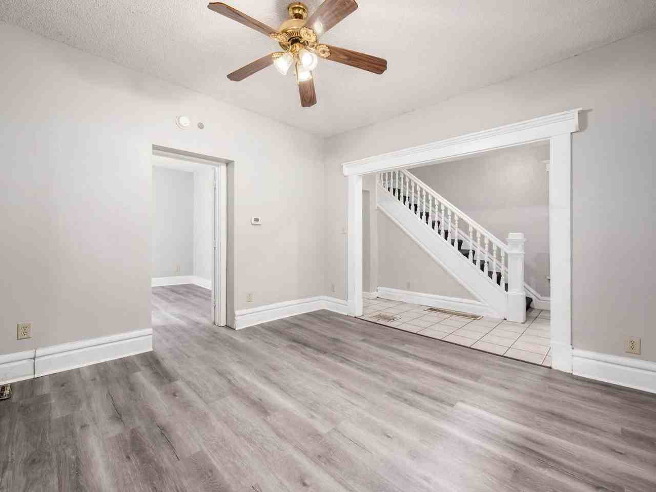 233 E Northwood Ave - Photo 7 of 29