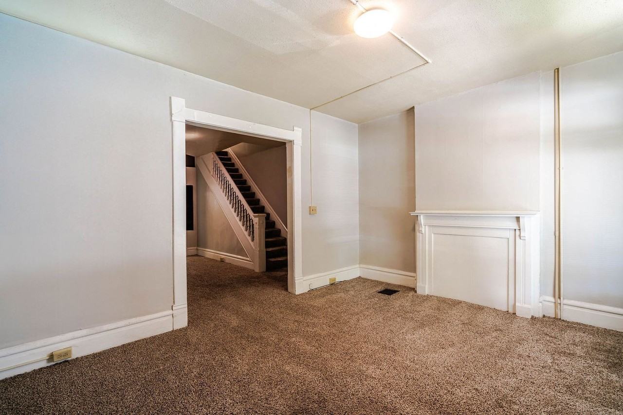 1283 Forsythe Ave - Photo 2 of 18