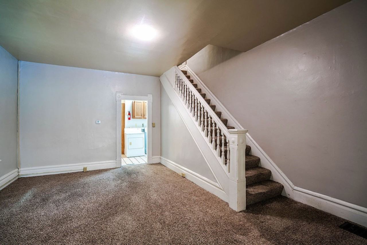 1283 Forsythe Ave - Photo 4 of 18