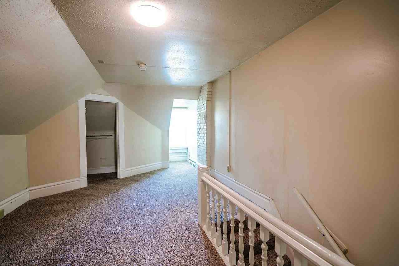 1283 Forsythe Ave - Photo 5 of 18