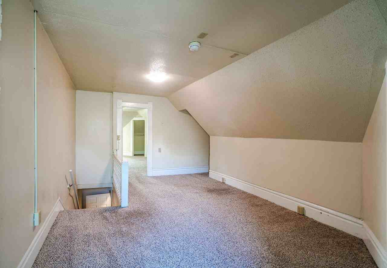 1283 Forsythe Ave - Photo 6 of 18