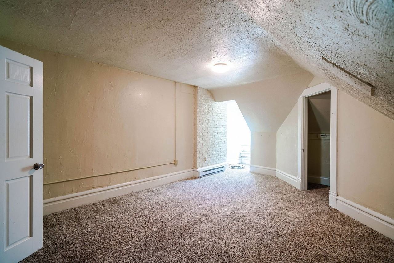1283 Forsythe Ave - Photo 7 of 18