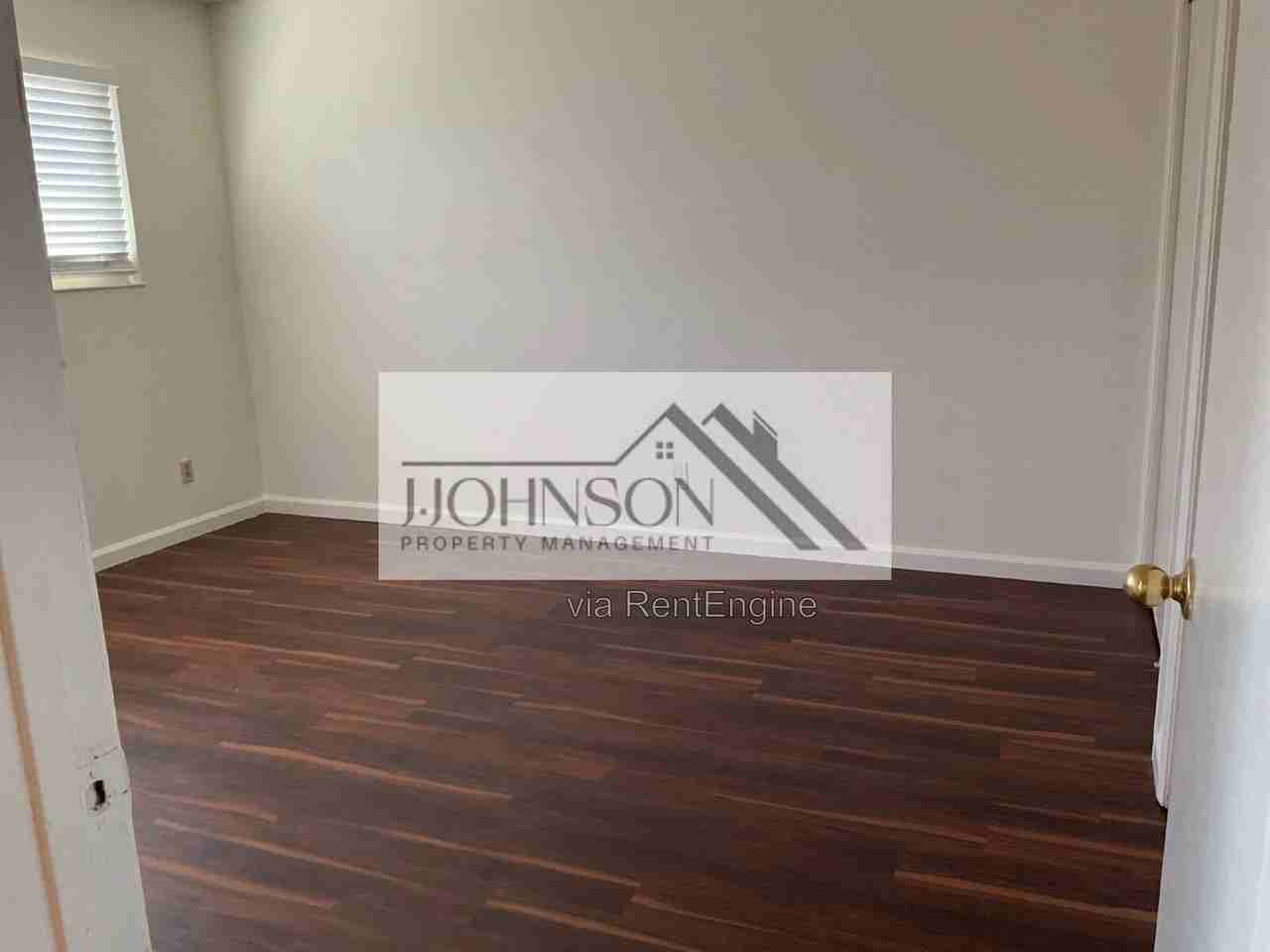1338 W 12th St #G - Photo 3 of 7