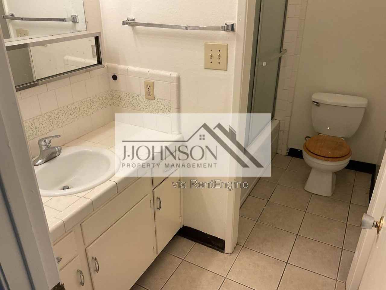 1338 W 12th St #G - Photo 6 of 7