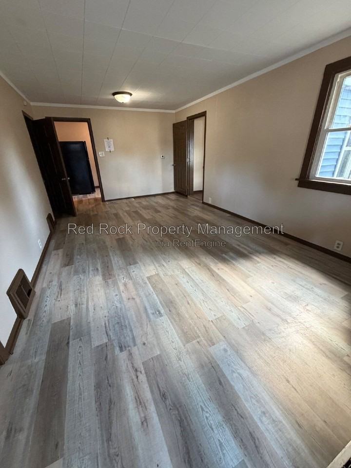 1147 Mckinley Ave - Photo 3 of 15