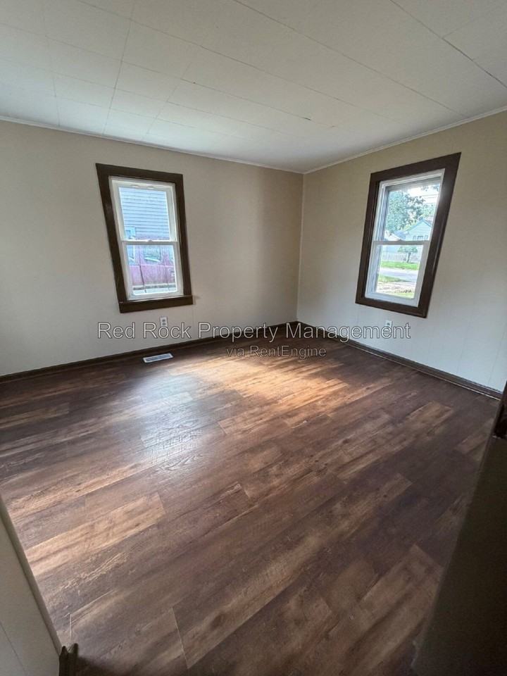 1147 Mckinley Ave - Photo 6 of 15