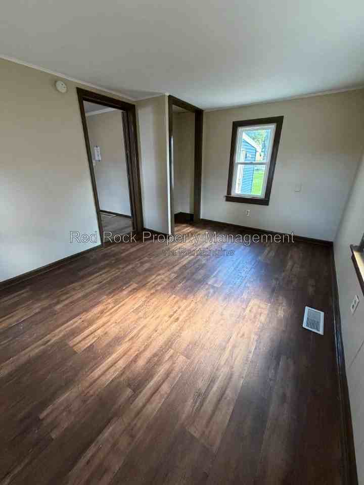 1147 Mckinley Ave - Photo 7 of 15