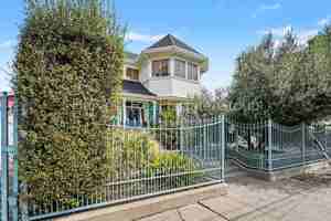 featured image of 1018 E 17th St