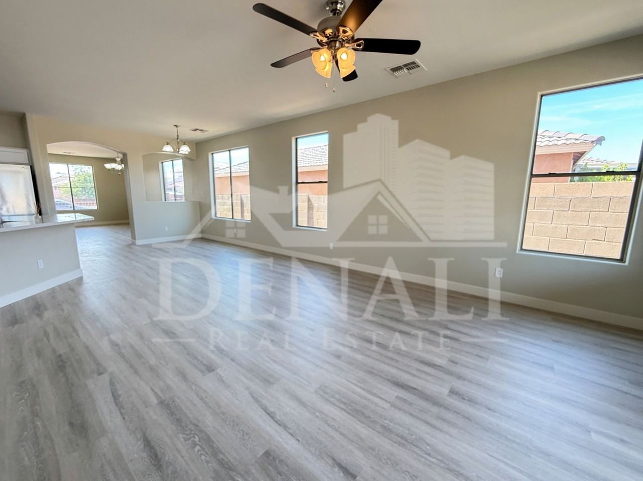 12514 W Winslow Ave - Photo 6 of 34
