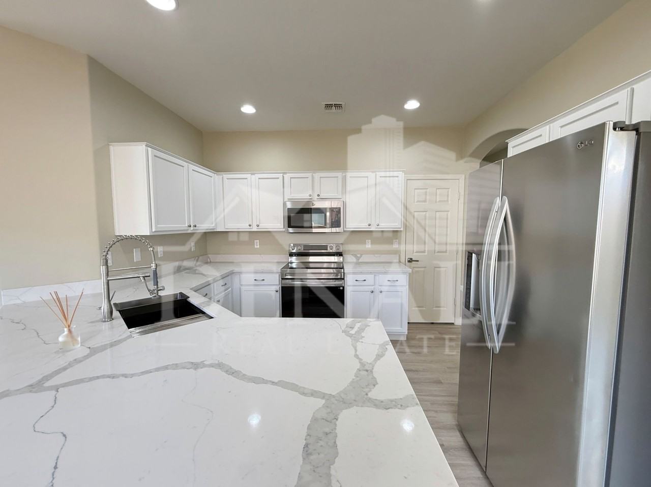 12514 W Winslow Ave - Photo 7 of 34