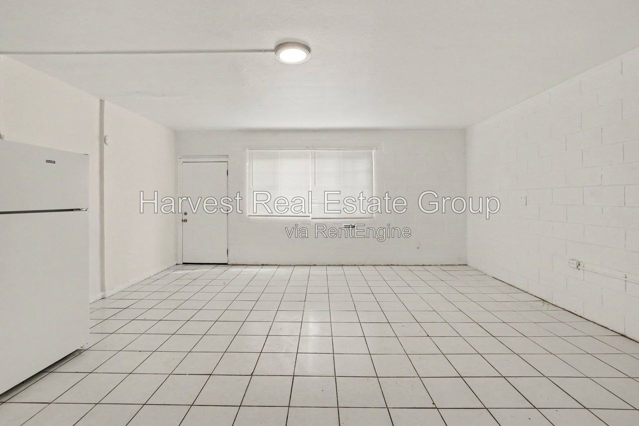 1247 23rd St - Photo 3 of 11