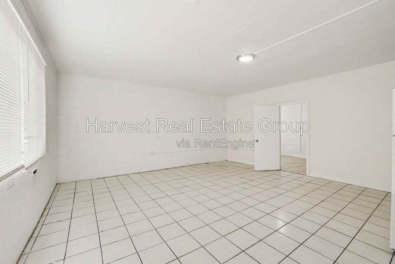 1247 23rd St - Photo 4 of 11