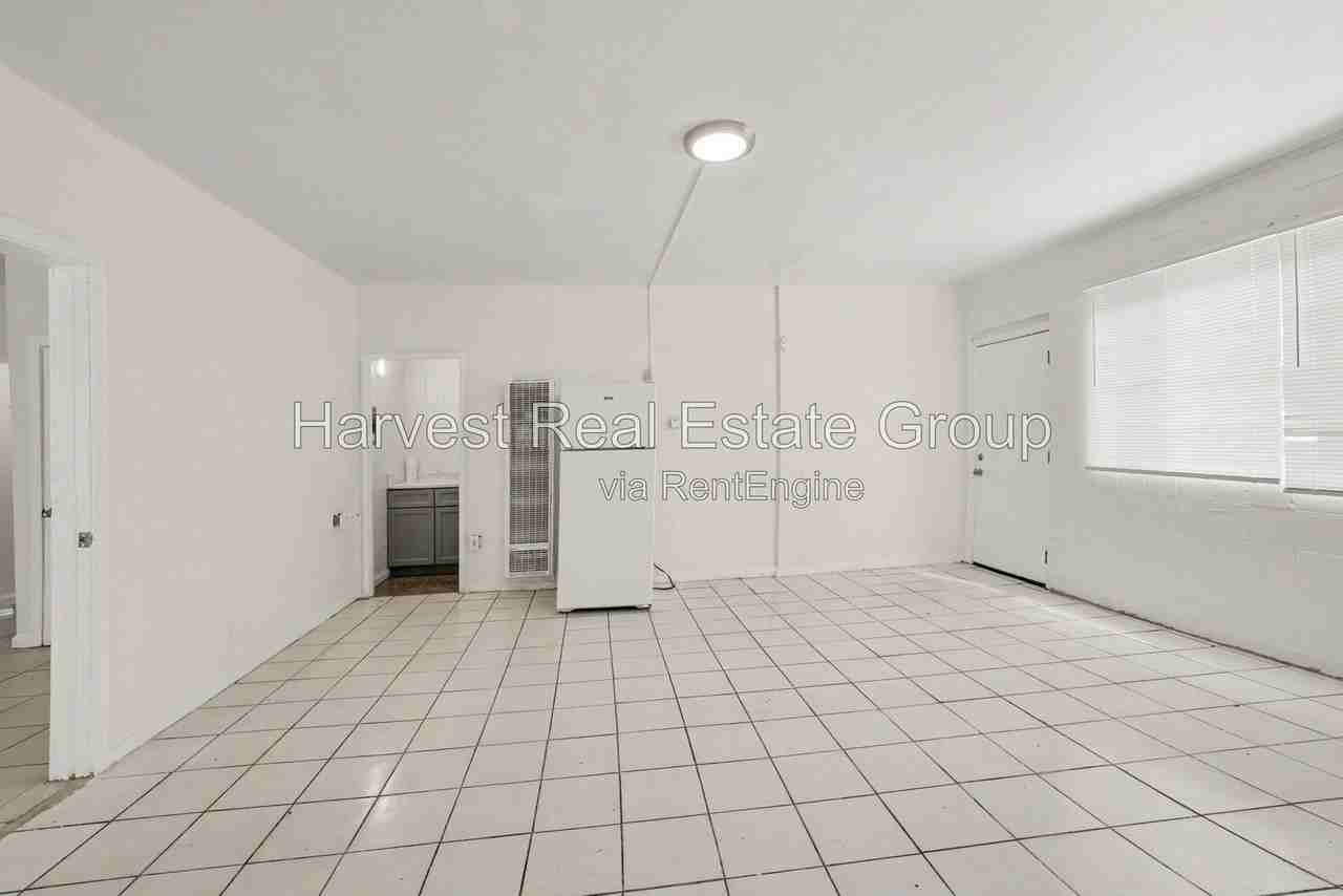 1247 23rd St - Photo 5 of 11