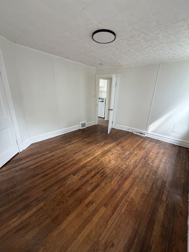4473 W 133rd St - Photo 5 of 11