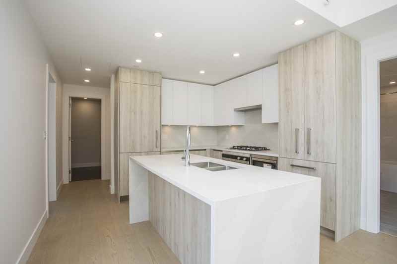 423 6th St #513 - Photo 3 of 34