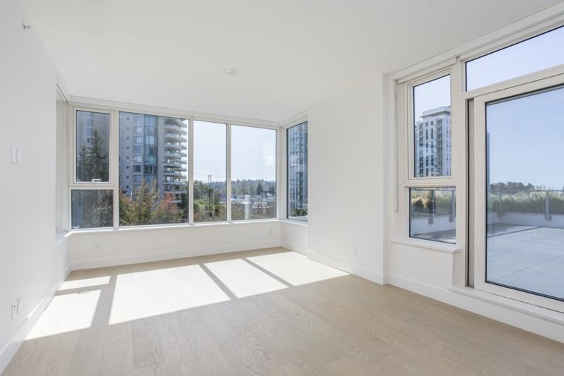 423 6th St #513 - Photo 7 of 34