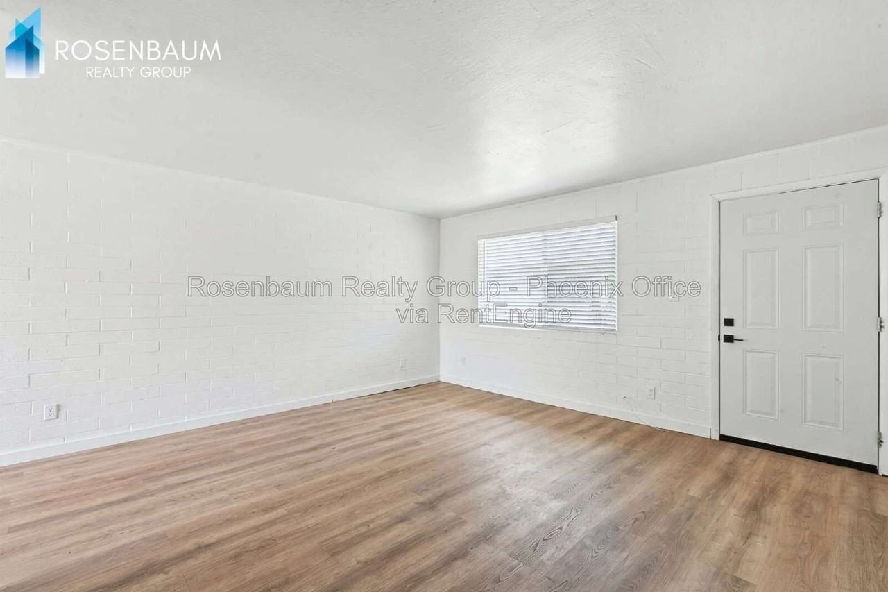 704 W 11th St #A - Photo 2 of 6