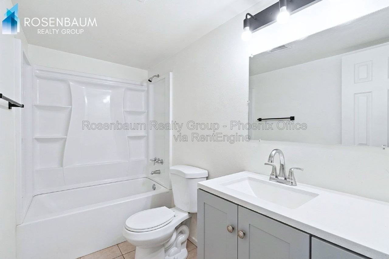 704 W 11th St #A - Photo 5 of 6