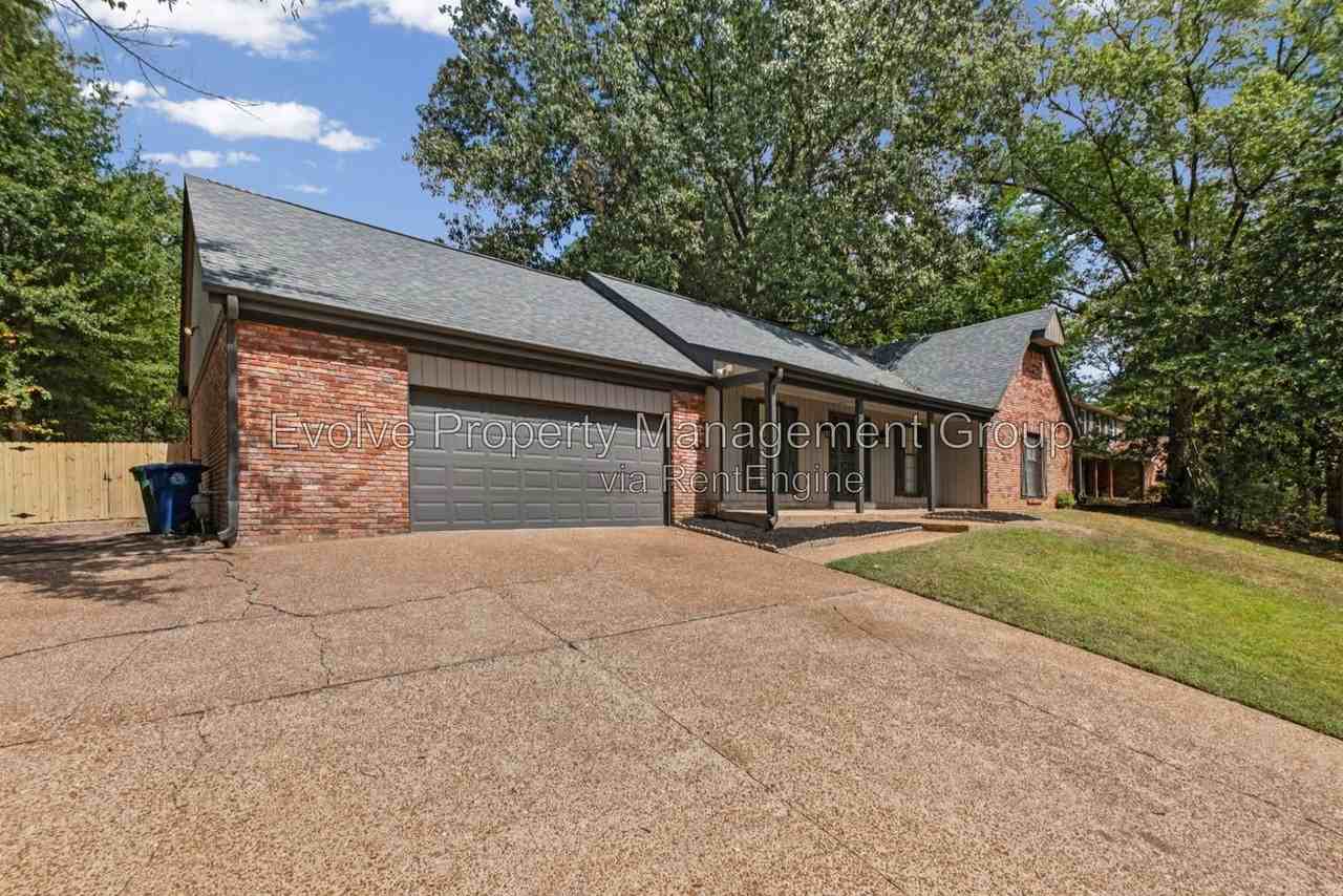 3085 Circle Gate Dr - Photo 2 of 31