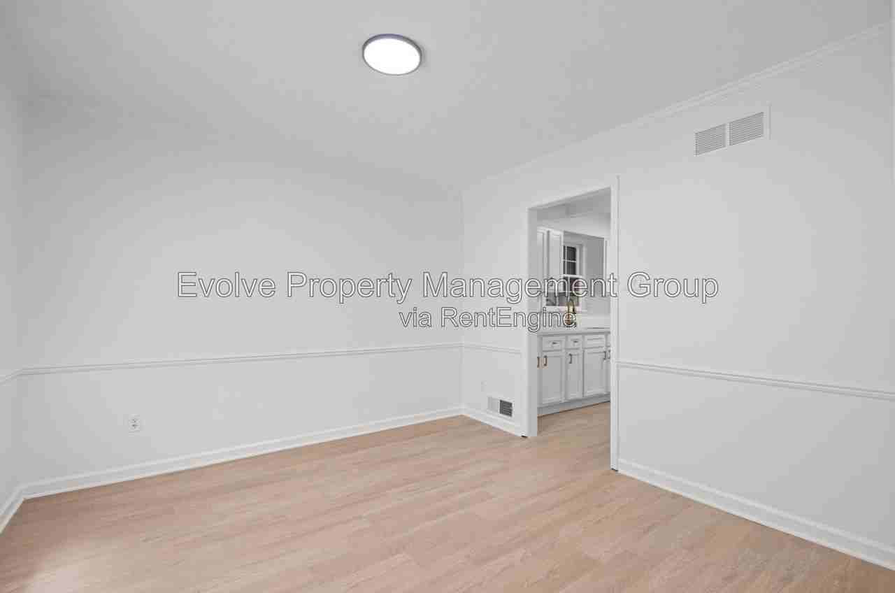 3085 Circle Gate Dr - Photo 6 of 31