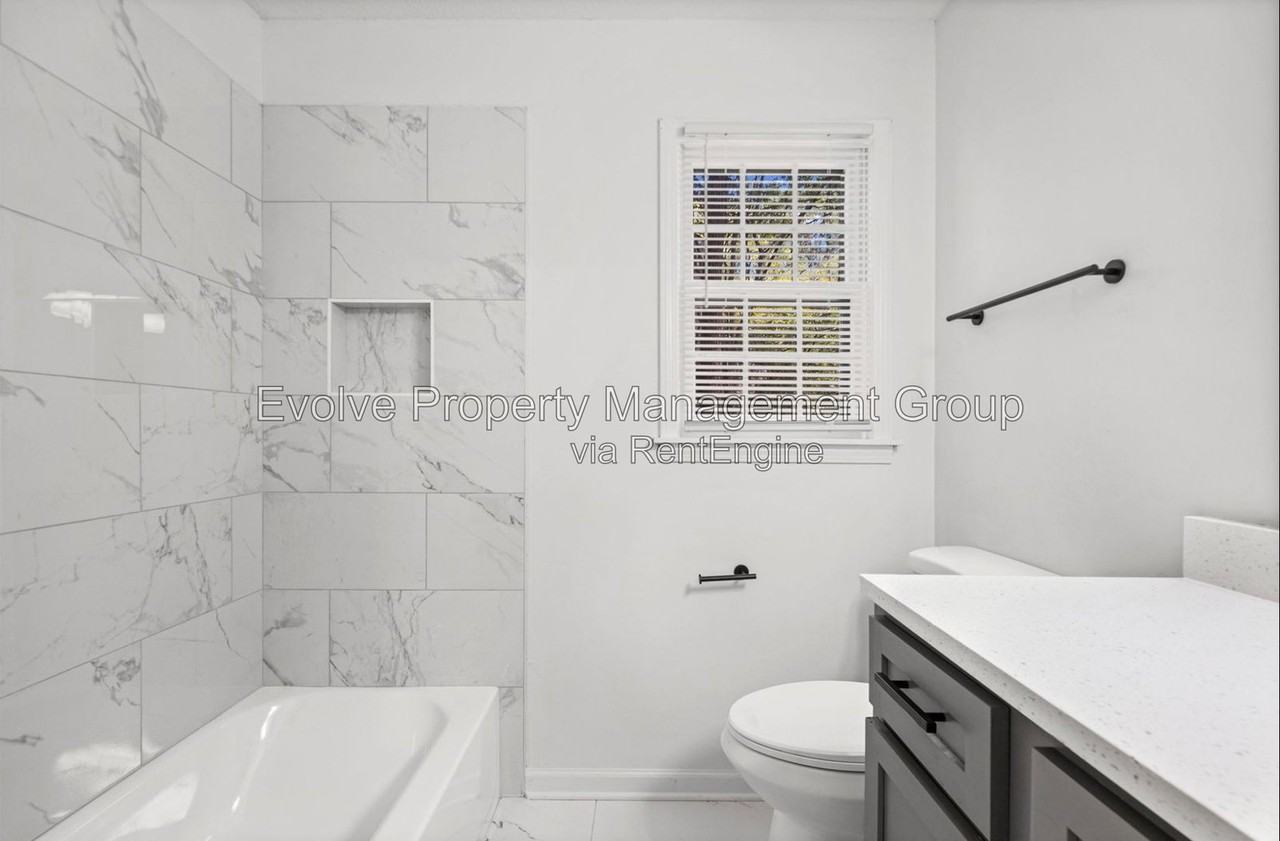3085 Circle Gate Dr - Photo 7 of 31