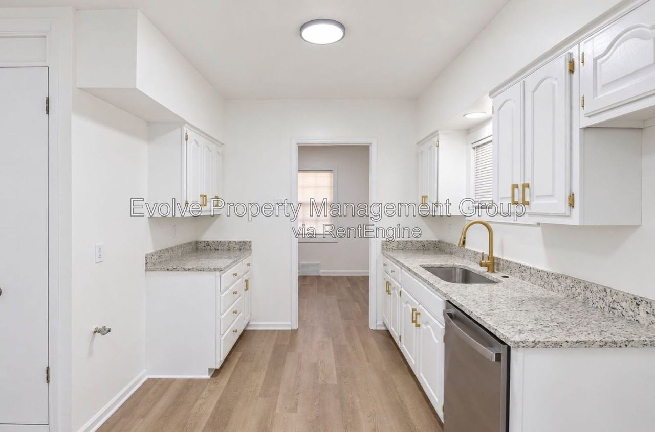 5297 Brantford Ave - Photo 4 of 25