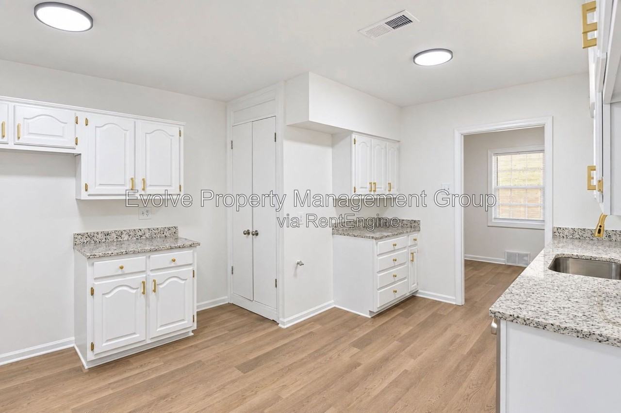 5297 Brantford Ave - Photo 5 of 25