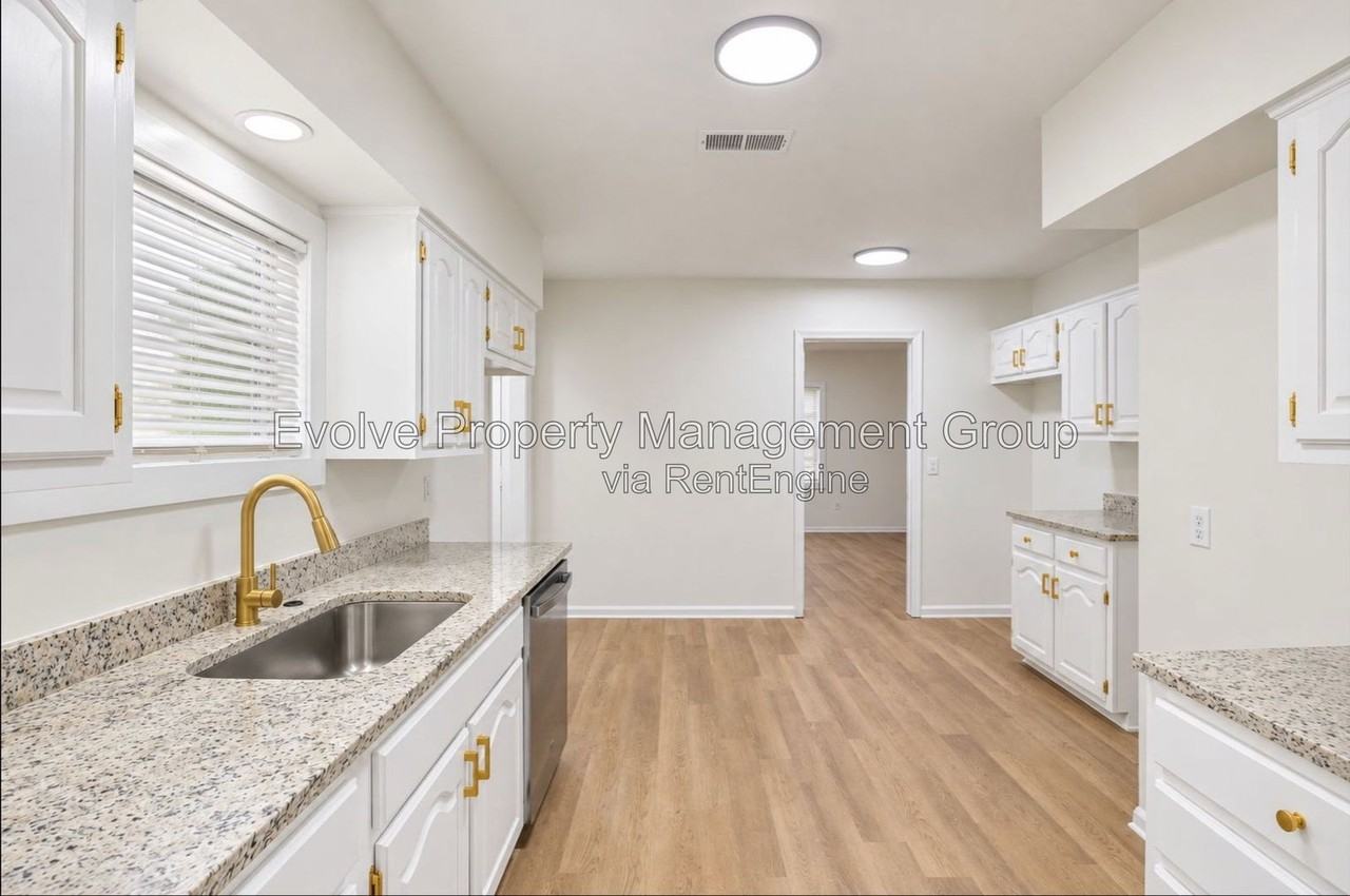 5297 Brantford Ave - Photo 7 of 25
