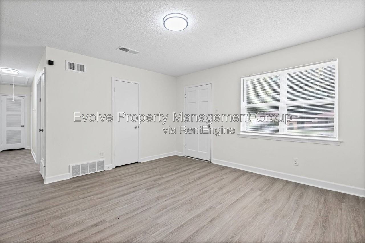4537 Whiteside St - Photo 4 of 18