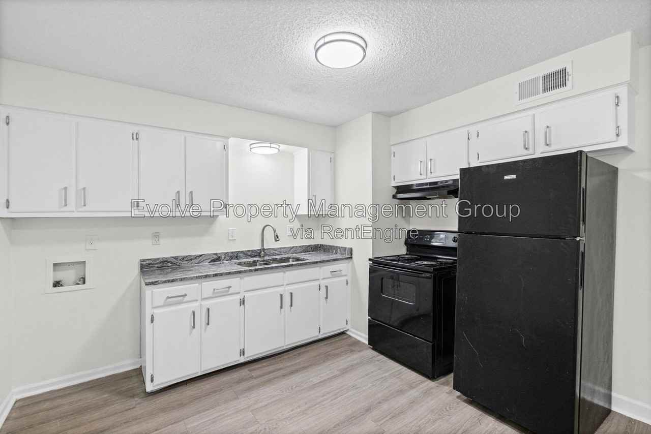 4537 Whiteside St - Photo 5 of 18