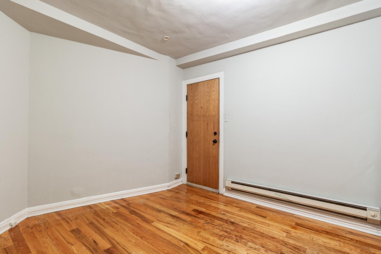 425 W Roscoe St #101 - Photo 3 of 6