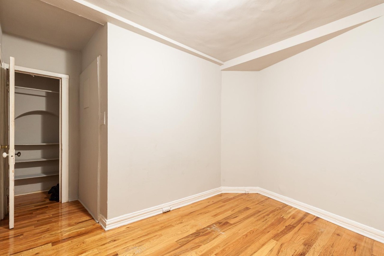 425 W Roscoe St #101 - Photo 4 of 6