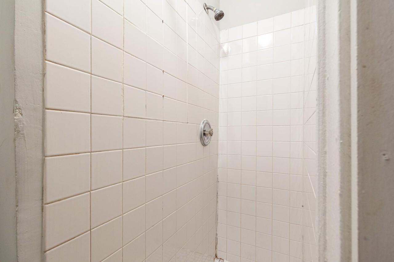 425 W Roscoe St #101 - Photo 5 of 6