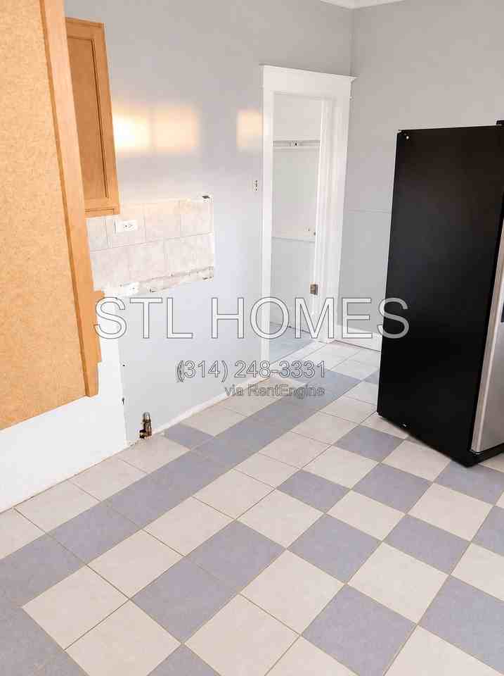 614 Fremont Ave - Photo 7 of 50