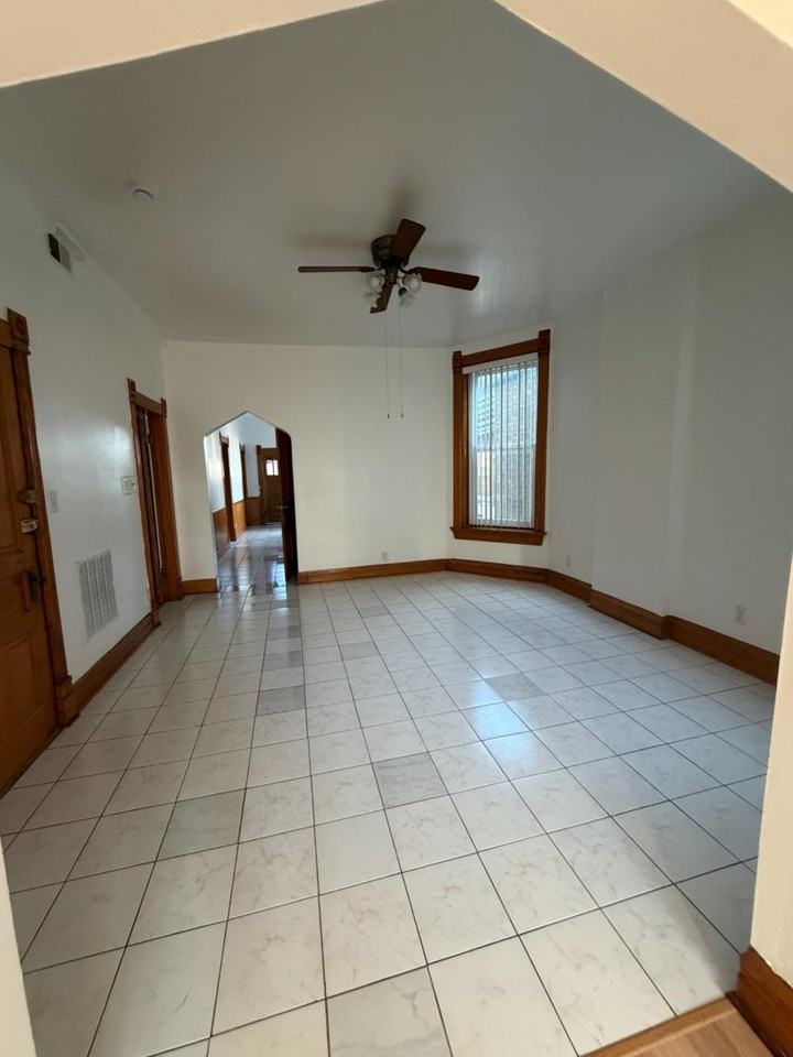 2734 W Haddon Ave #2 - Photo 3 of 14