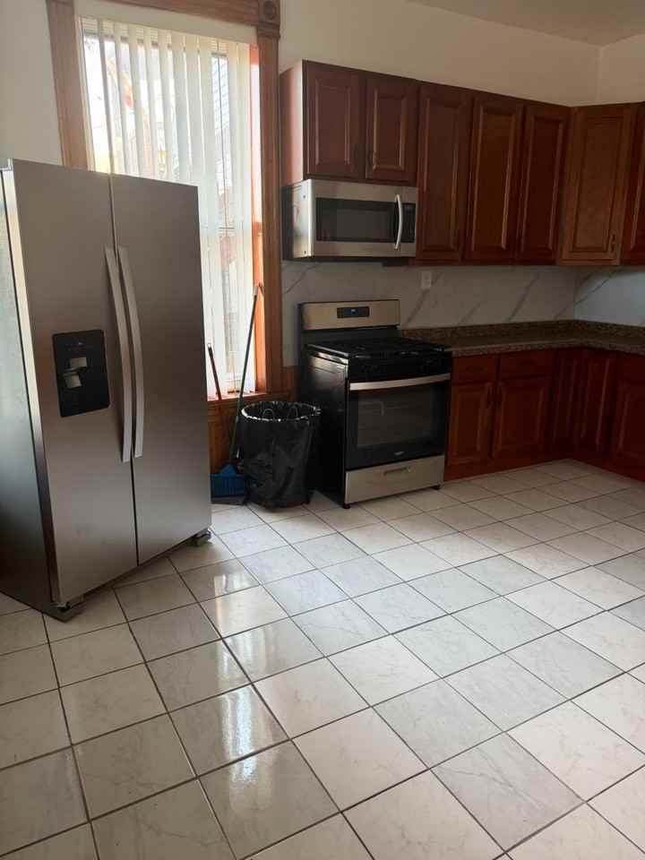 2734 W Haddon Ave #2 - Photo 5 of 14