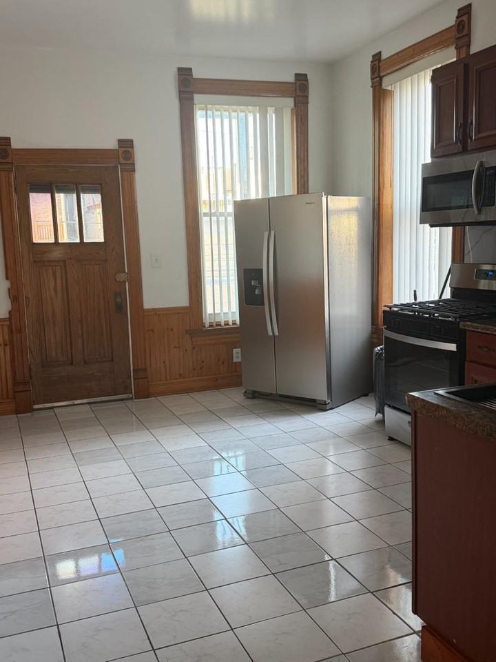 2734 W Haddon Ave #2 - Photo 6 of 14