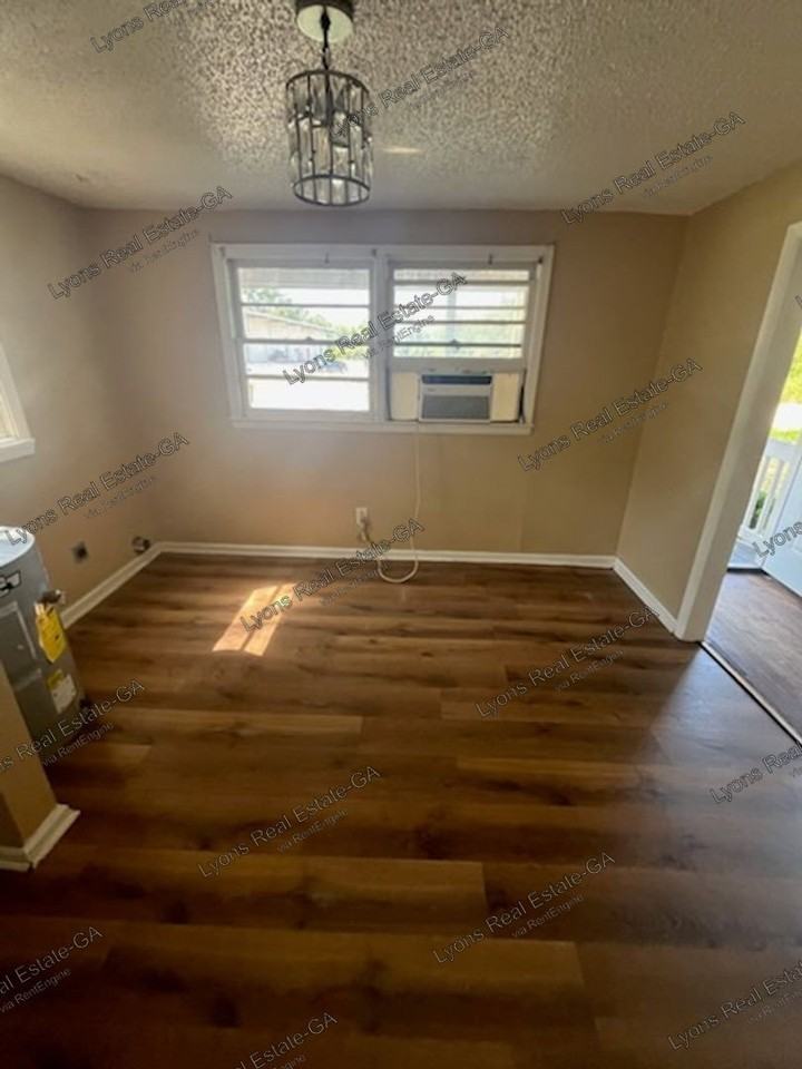 1011 Cypress St - Photo 3 of 7