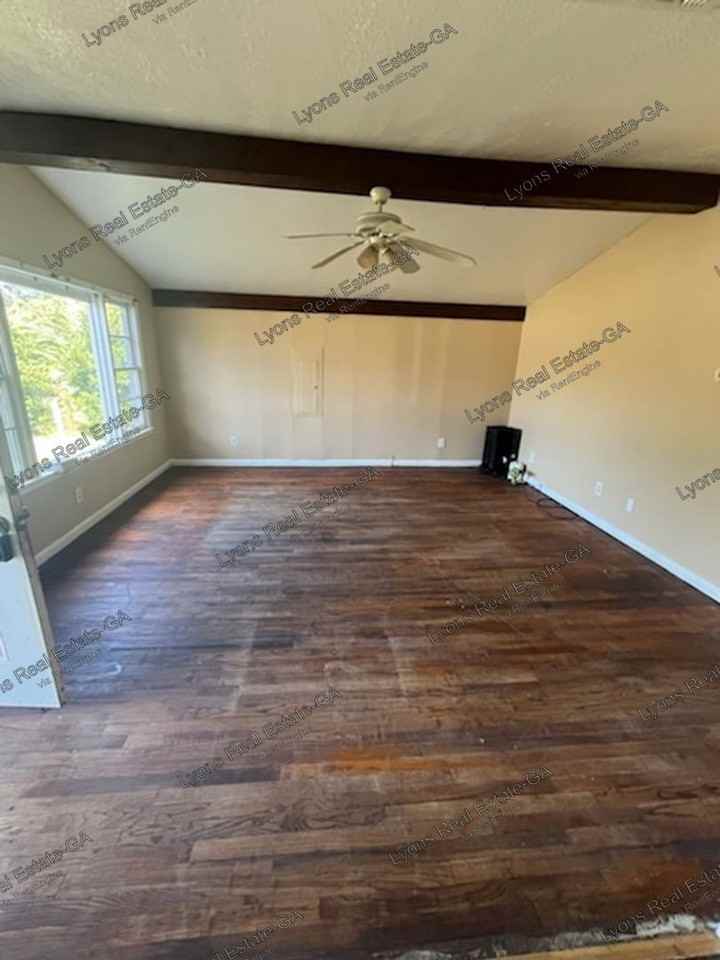 1011 Cypress St - Photo 4 of 7