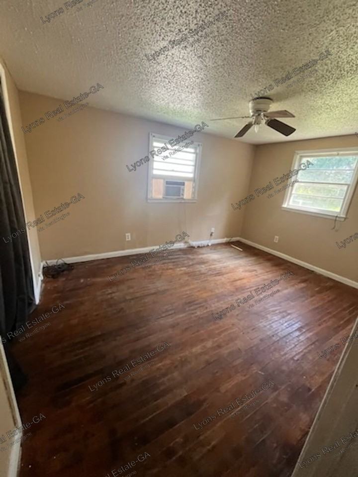 1011 Cypress St - Photo 5 of 7