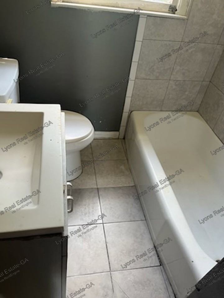 1011 Cypress St - Photo 6 of 7