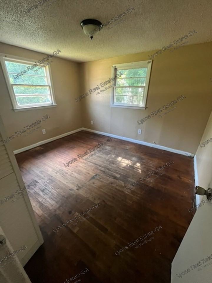 1011 Cypress St - Photo 7 of 7