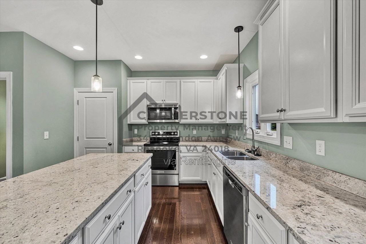 2737 Russlen Dr - Photo 5 of 40
