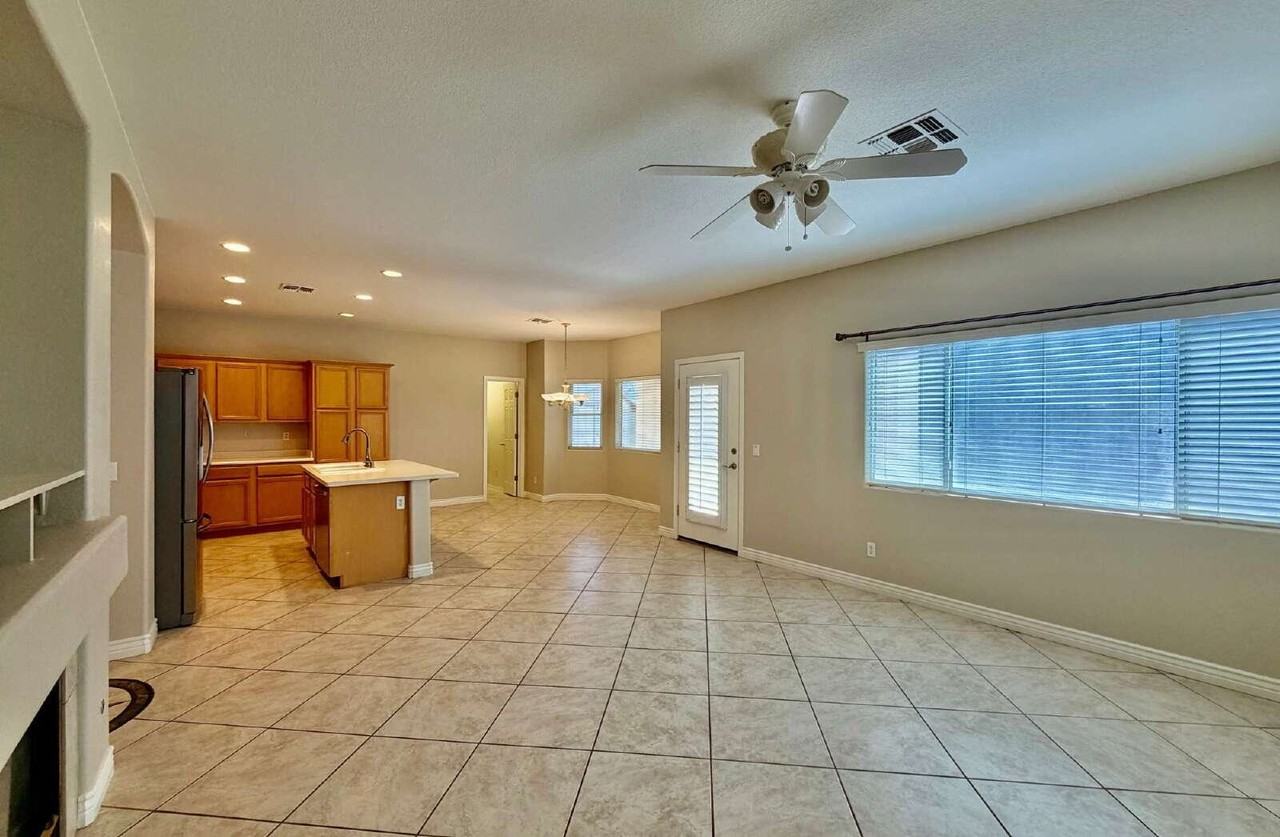 7727 W Via Del Sol - Photo 6 of 31