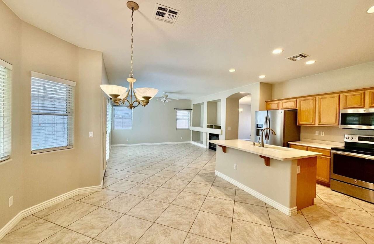 7727 W Via Del Sol - Photo 7 of 31