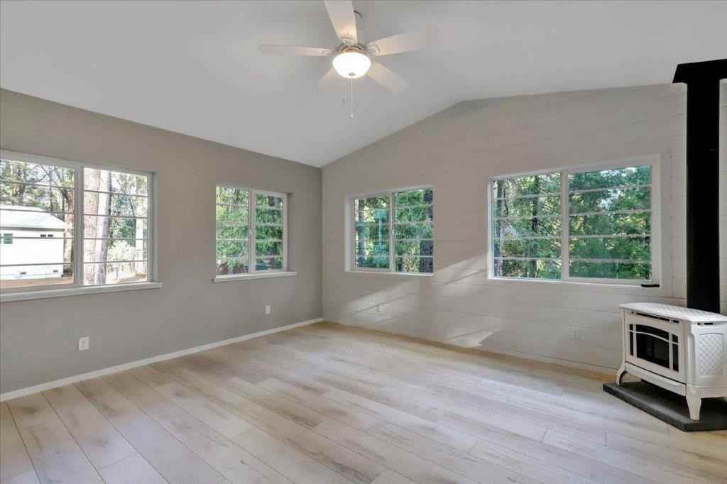 301 Woodpecker Ln - Photo 7 of 14